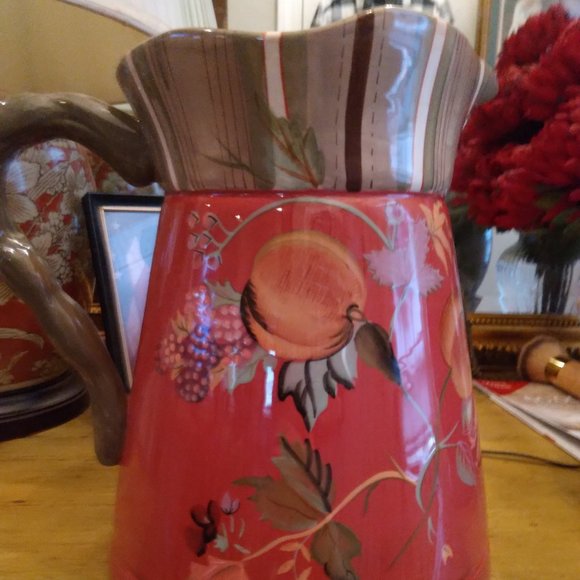 New (Other) Tracy Porter Large Serving Pitcher for the Octavia Collection - Picture 5 of 11